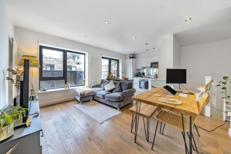 Bemish Road, Putney 2 bed flat for sale