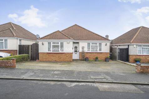 High Mead, West Wickham, Kent, BR4 3 bed detached house for sale