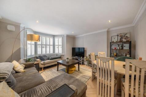 Woodside, Wimbledon 2 bed flat for sale