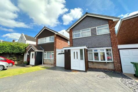 3 bedroom link detached house for sale