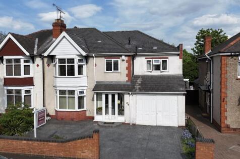 Vicarage Road, Wolverhampton WV11 4 bed semi
