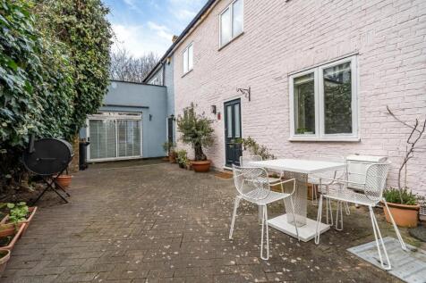 Courthill Road, Lewisham, London, SE13 2 bed terraced house for sale