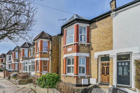 Highworth Road, Bounds Green 2 bed maisonette for sale