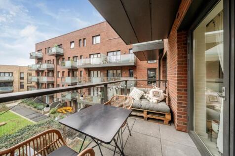 Cobden Walk, Peckham, London, SE15 2 bed flat for sale