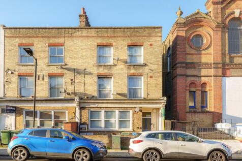 Gautrey Road, Lower Nunhead, London... 3 bed flat for sale