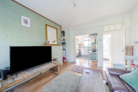 Pomeroy Street, New Cross, London, SE14 1 bed flat for sale
