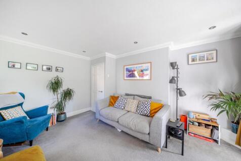 Hayward Gardens, Putney, London, SW15 2 bed flat for sale