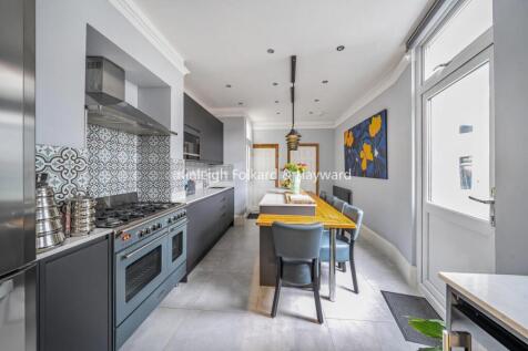 St. Georges Road, Palmers Green... 1 bed flat for sale