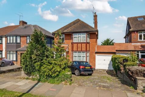 4 bedroom link detached house for sale