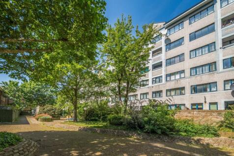 3 bedroom flat for sale