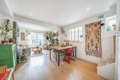 Gleneagle Road, Streatham 2 bed flat for sale