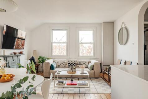 Salford Road, London, Greater London... 2 bed flat for sale