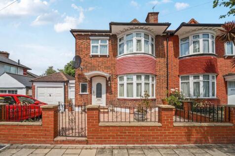 Nuthurst Avenue, Streatham Hill... 3 bed semi