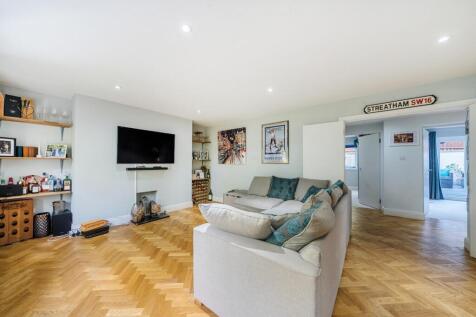 Streatham Common North, Streatham... 2 bed flat for sale