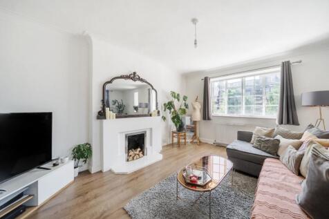 The High, Streatham, London, SW16 2 bed flat for sale