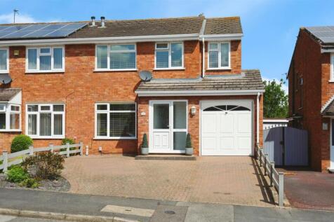 4 bedroom semi-detached house for sale