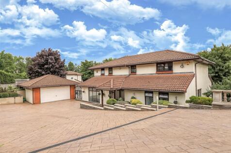 6 bedroom detached house for sale