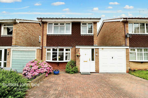 3 bedroom link detached house for sale