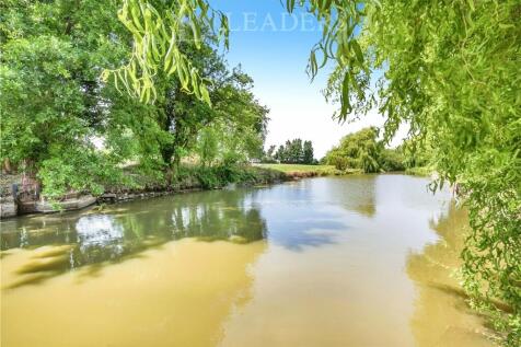 Court Lane, Hadlow, Tonbridge 2 bed apartment for sale