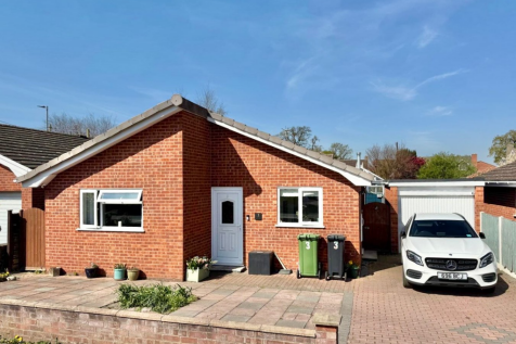 2 bedroom detached bungalow for sale