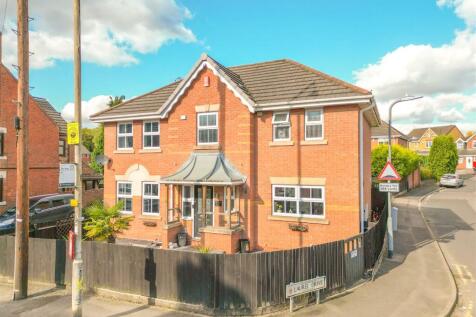 4 bedroom detached house for sale