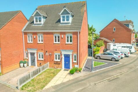 3 bedroom end of terrace house for sale