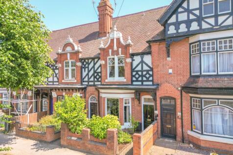 4 bedroom terraced house for sale