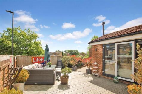 6 bedroom detached house for sale