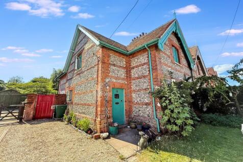 4 bedroom semi-detached house for sale