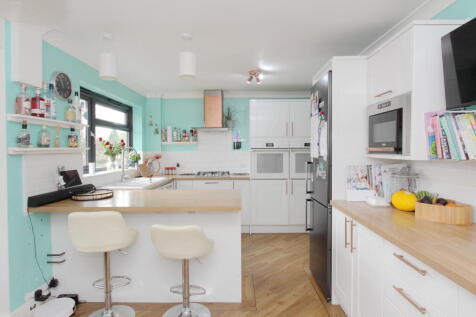 4 bedroom semi-detached house for sale