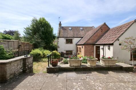 Four Bedroom Family House in... 4 bed detached house for sale