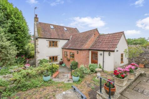 Four Bedroom Family House in... 4 bed detached house for sale