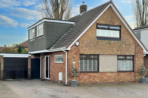 3 bedroom link detached house for sale