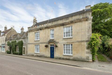 4 bedroom end of terrace house for sale