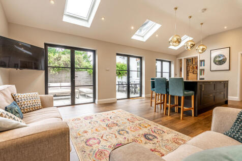 Selwyn Avenue, Hertfordshire AL10 3 bed semi