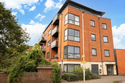 London Road, East Grinstead RH19 2 bed flat for sale