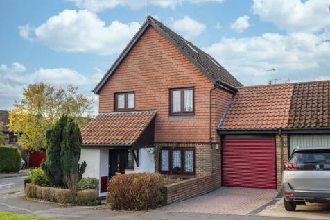 3 bedroom link detached house for sale