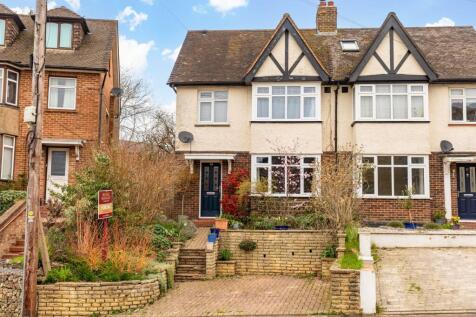 Dallaway Gardens, East Grinstead RH19 4 bed semi