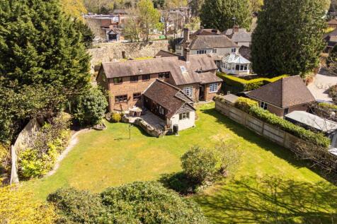 London Road, East Grinstead RH19 4 bed detached house for sale