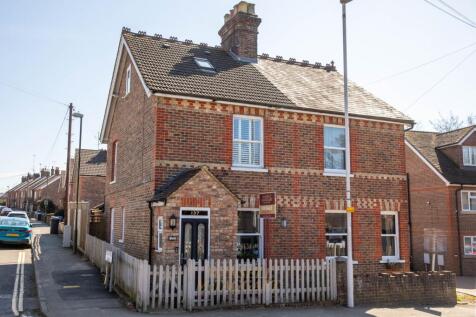 Dunnings Road, East Grinstead RH19 3 bed semi