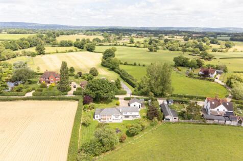 Chellows Lane, Lingfield RH7 3 bed detached bungalow for sale