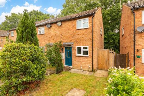 Estcots Drive, East Grinstead RH19 2 bed end of terrace house for sale