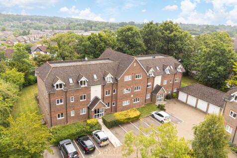 Twyhurst Court, East Grinstead RH19 2 bed flat for sale