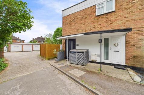 2 bedroom maisonette for sale