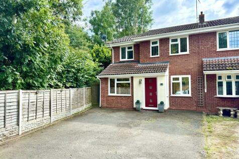 3 bedroom semi-detached house for sale