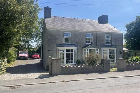 Llanfachraeth, Isle of Anglesey 3 bed detached house for sale