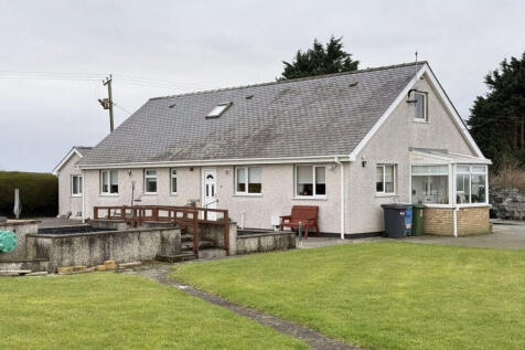 Cerrigceinwen, Bodorgan, LL62 2 bed bungalow for sale
