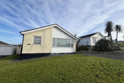 Gwelfor Estate, Cemaes Bay, LL67 2 bed detached bungalow for sale