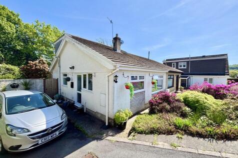 3 bedroom semi-detached bungalow for sale