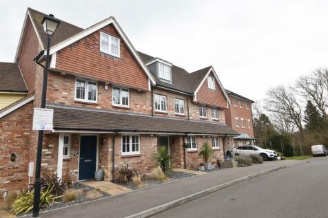 4 bedroom end of terrace house for sale